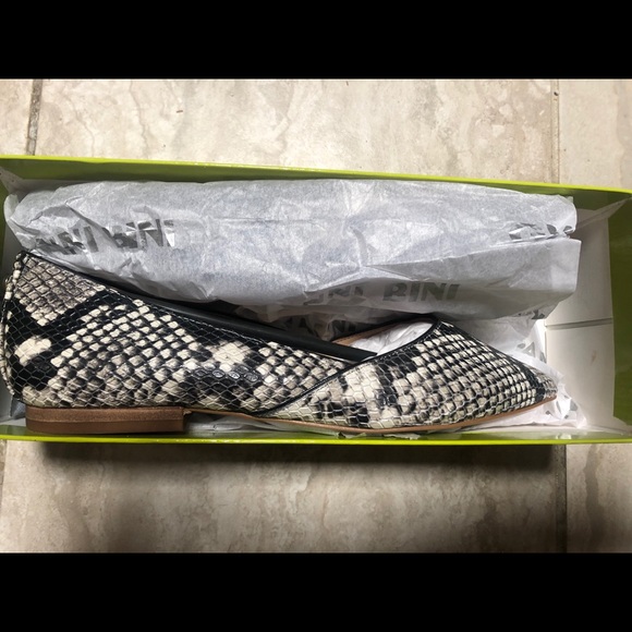 NIB Gianni Bini kerritaa snakeskin flat - Picture 2 of 4